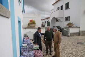 Rotary C Évora entrega cabazes da Páscoa (1)