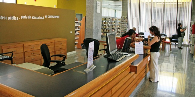 Interior da Biblioteca Municipal Manuel Teixeira Gomes - Arquivo CMP_Filipe da Palma