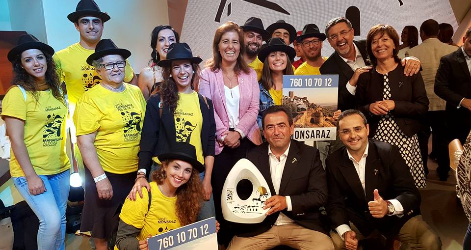 Monsaraz expõe troféus que recebeu nas galas das 7 Maravilhas de Portugal