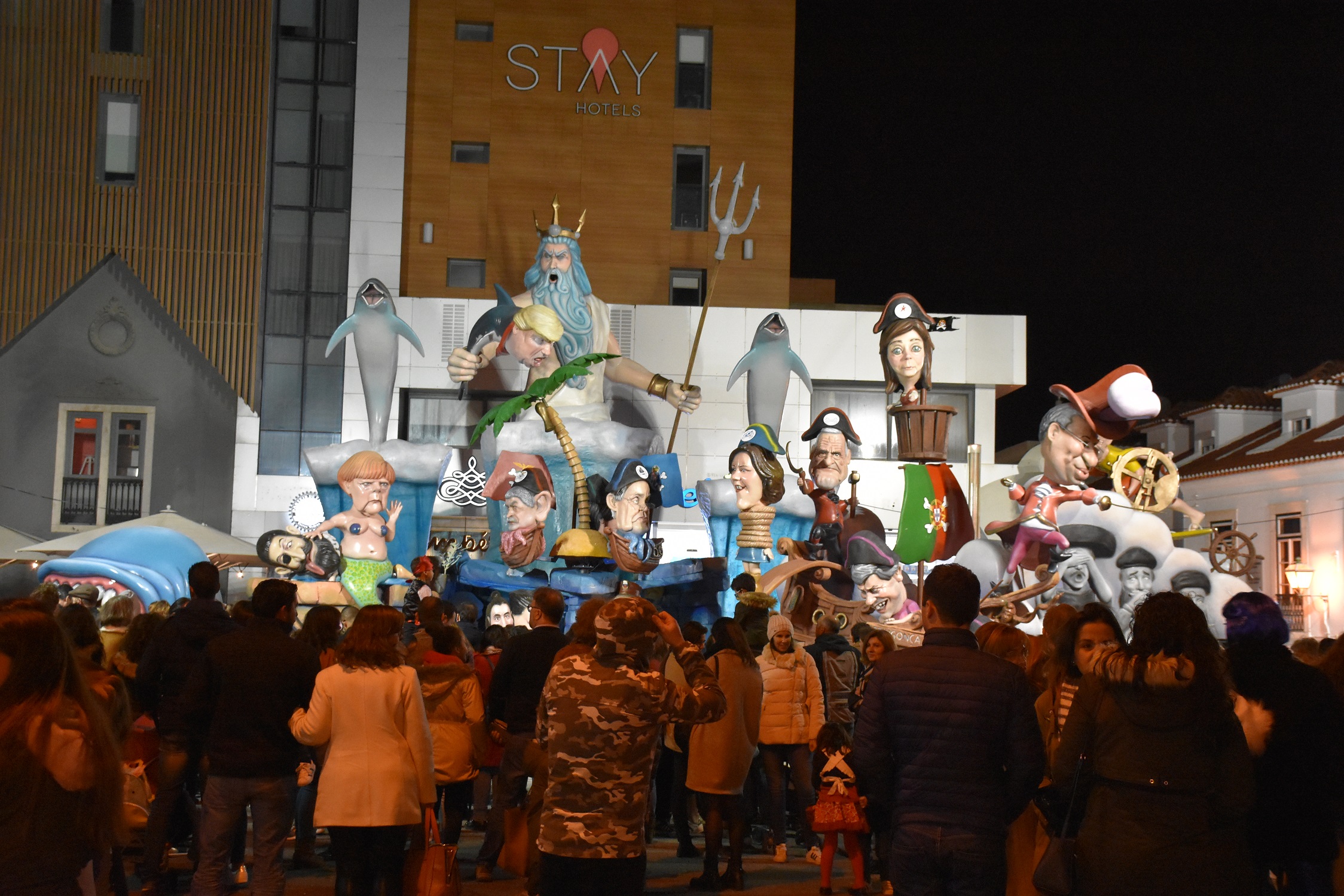 Milhares de Foliões na Inauguração do Monumento do Carnaval de Torres 2018