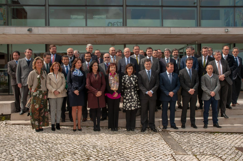 A Câmara Municipal de Guimarães assinou esta segunda-feira, 9 de abril, um protocolo para a implementação municipal do Espaço Empresa, com o IAPMEI, AICEP e AMA, num total de 21 autarquias e ainda a Comunidade Intermunicipal do Oeste.