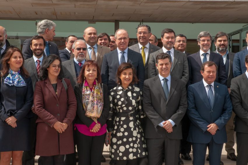 O Presidente da Câmara de S. João da Madeira, Jorge Vultos Sequeira, assinou, esta segunda-feira, um protocolo com o IAPMEI, AICEP e Agência de Modernização Administrativa (AMA) para a implementação no município sanjoanense do Espaço Empresa.