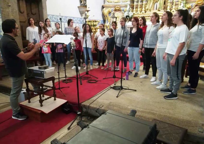 Meninos Cantores do Municipio da Trofa gravaram CD “Oito Canções/Oito Países”