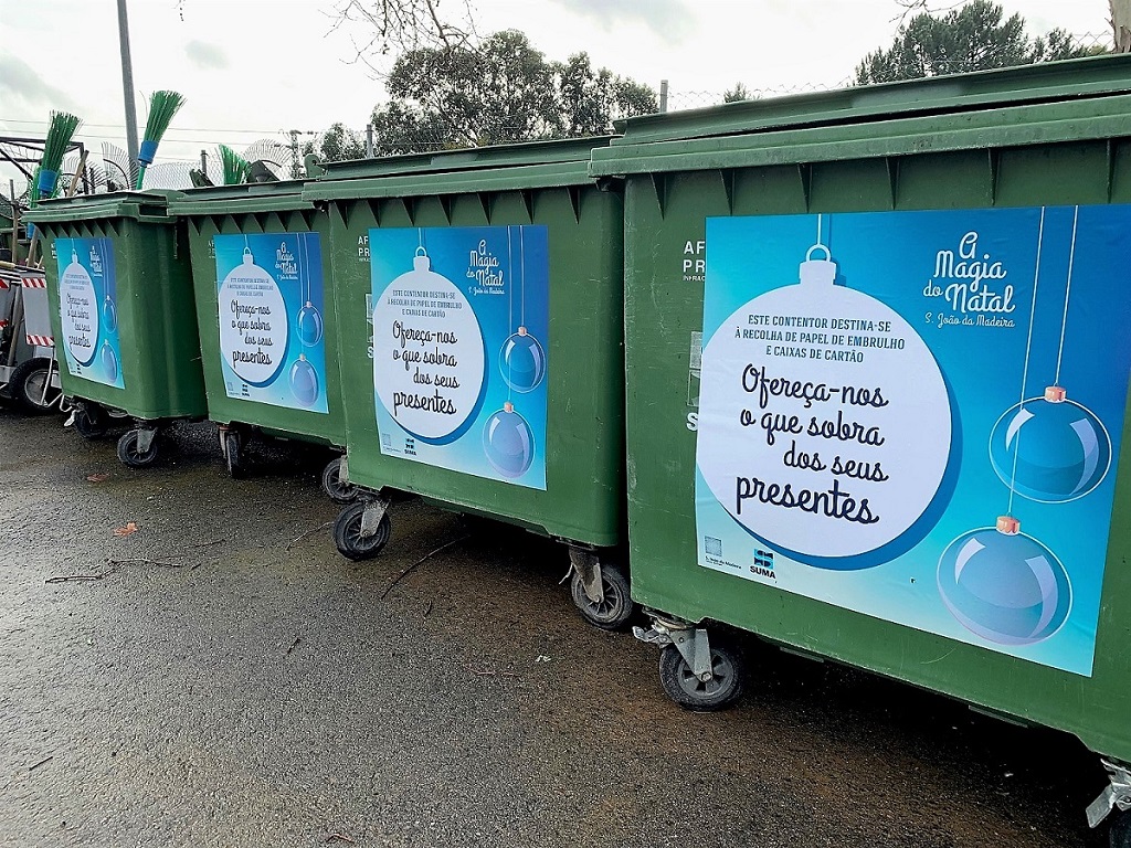 Contentores para recolha de papel das prendas de Natal em S. João da Madeira