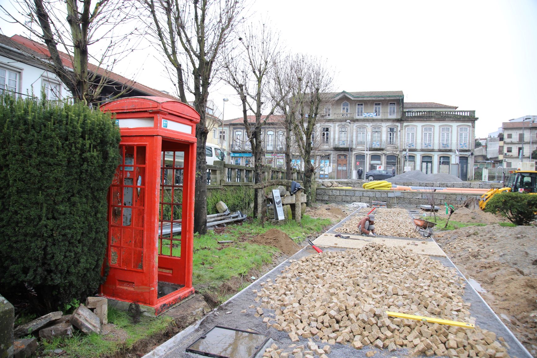 Cabine telefónica clássica em Jardim de Vizela