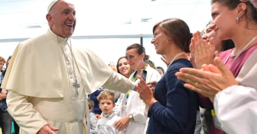 Jovens e papa Francisco